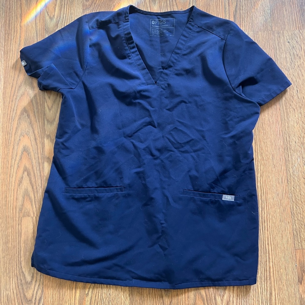 Figs scrub top